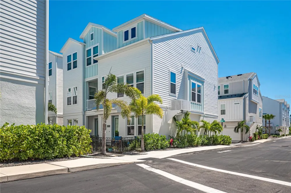 2400 EZZELL COURT Sarasota, FL 34237