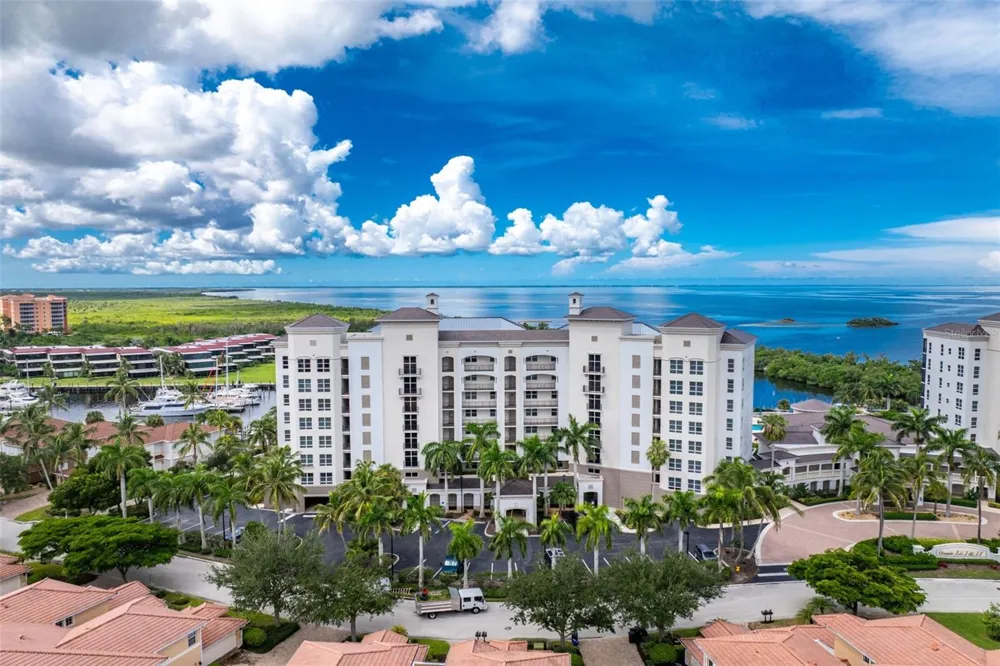 3313 SUNSET KEY CIR #402 Punta Gorda, FL 33955
