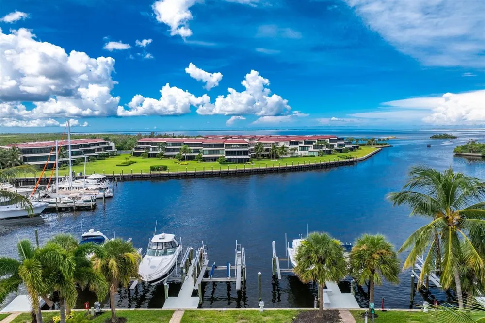 3313 SUNSET KEY CIR #402 Punta Gorda, FL 33955
