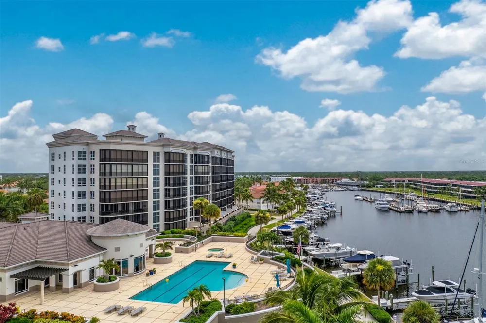 3313 SUNSET KEY CIR #402 Punta Gorda, FL 33955