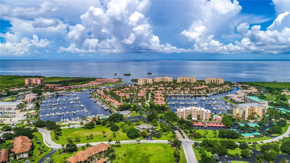 3313 SUNSET KEY CIR #402 Punta Gorda, FL 33955