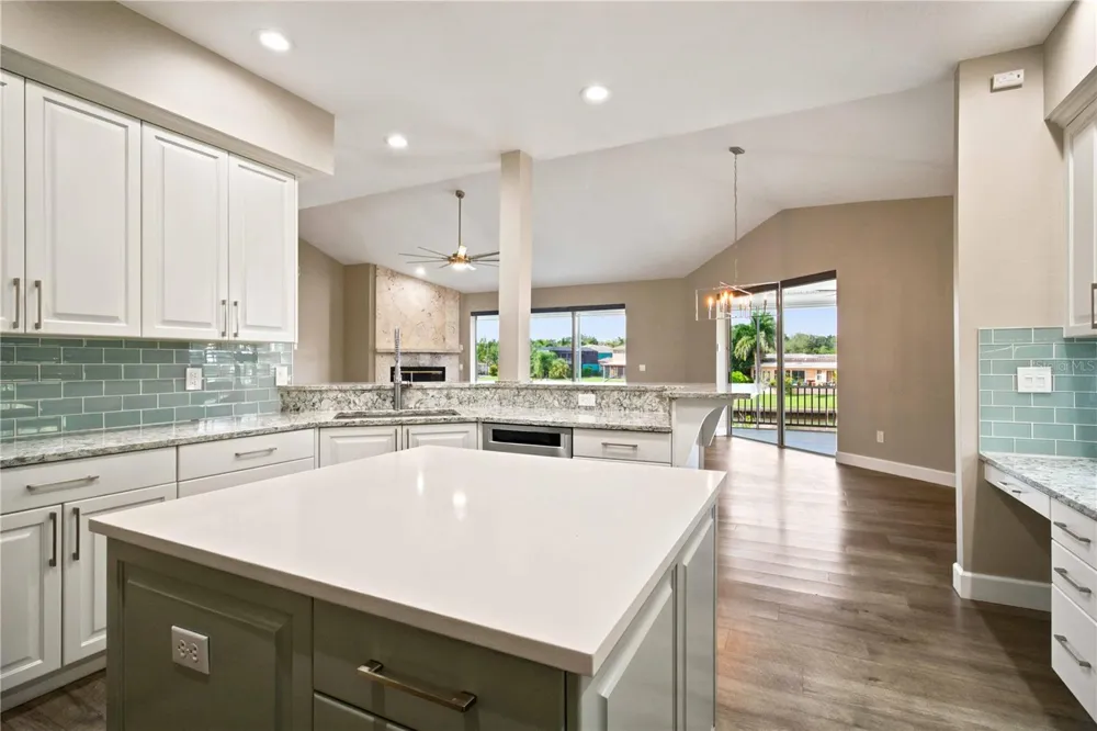 5544 DINAH LANE Sarasota, FL 34231
