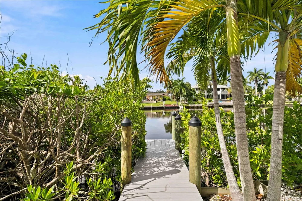 5544 DINAH LANE Sarasota, FL 34231