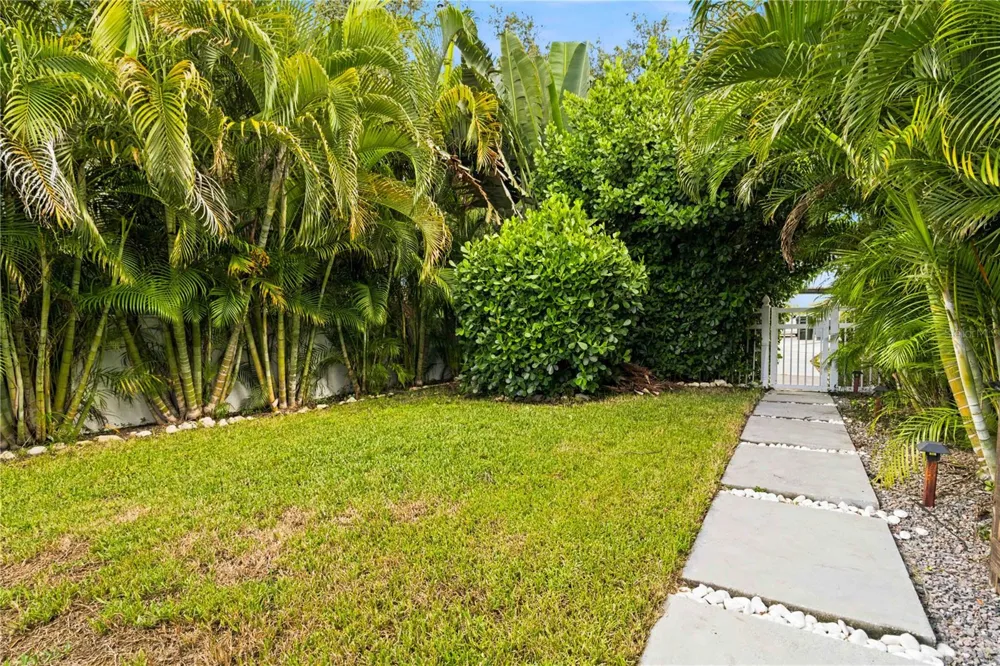 5544 DINAH LANE Sarasota, FL 34231