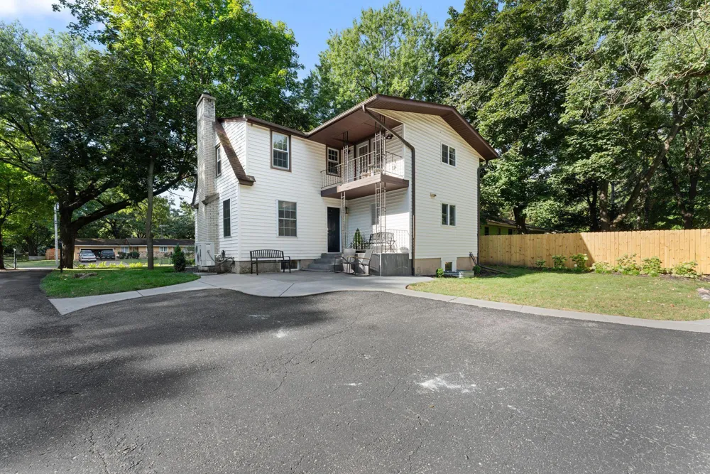 2757 Sherwood Road Mounds View, MN 55112