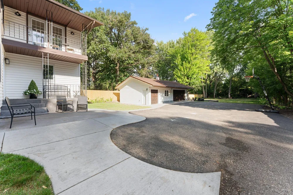 2757 Sherwood Road Mounds View, MN 55112