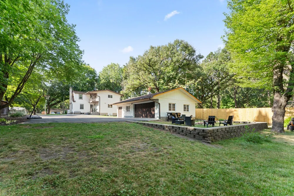 2757 Sherwood Road Mounds View, MN 55112