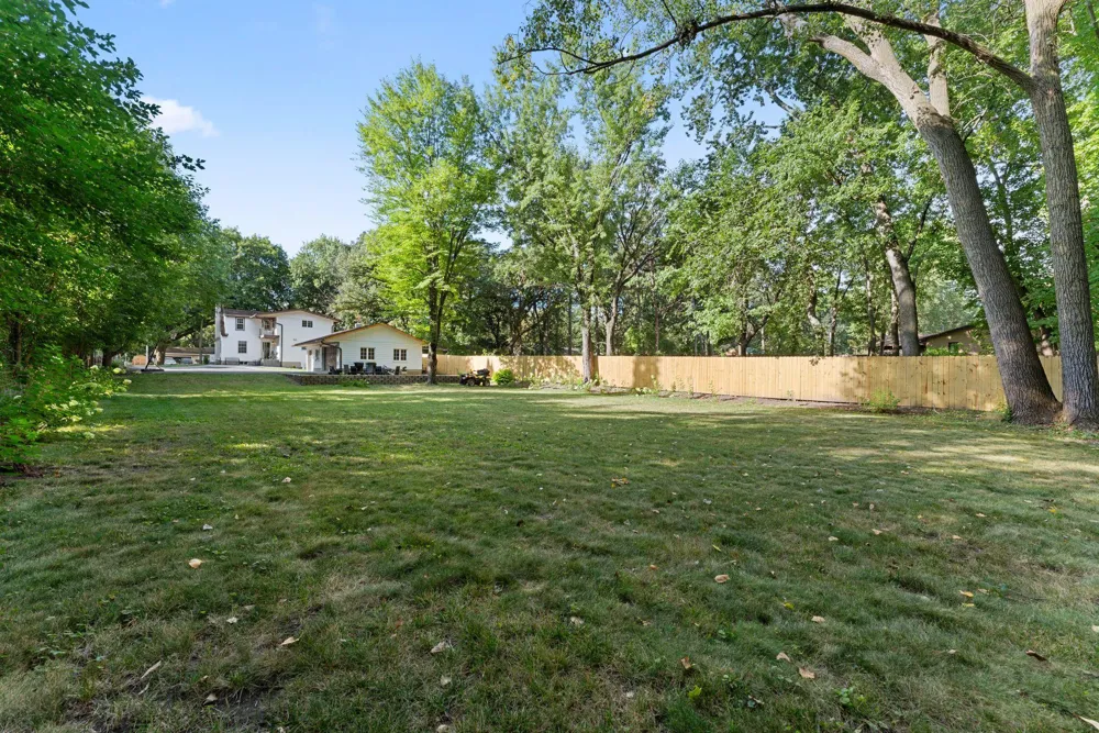 2757 Sherwood Road Mounds View, MN 55112
