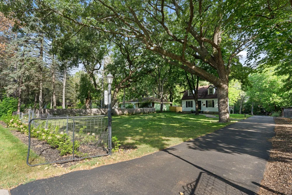 2757 Sherwood Road Mounds View, MN 55112