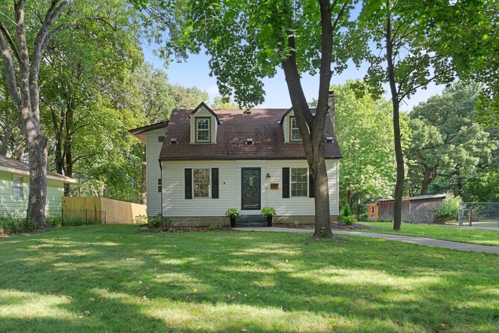 2757 Sherwood Road Mounds View, MN 55112