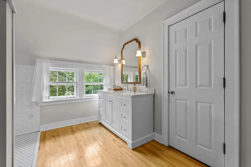1244 Roselawn Avenue W Roseville, MN 55113