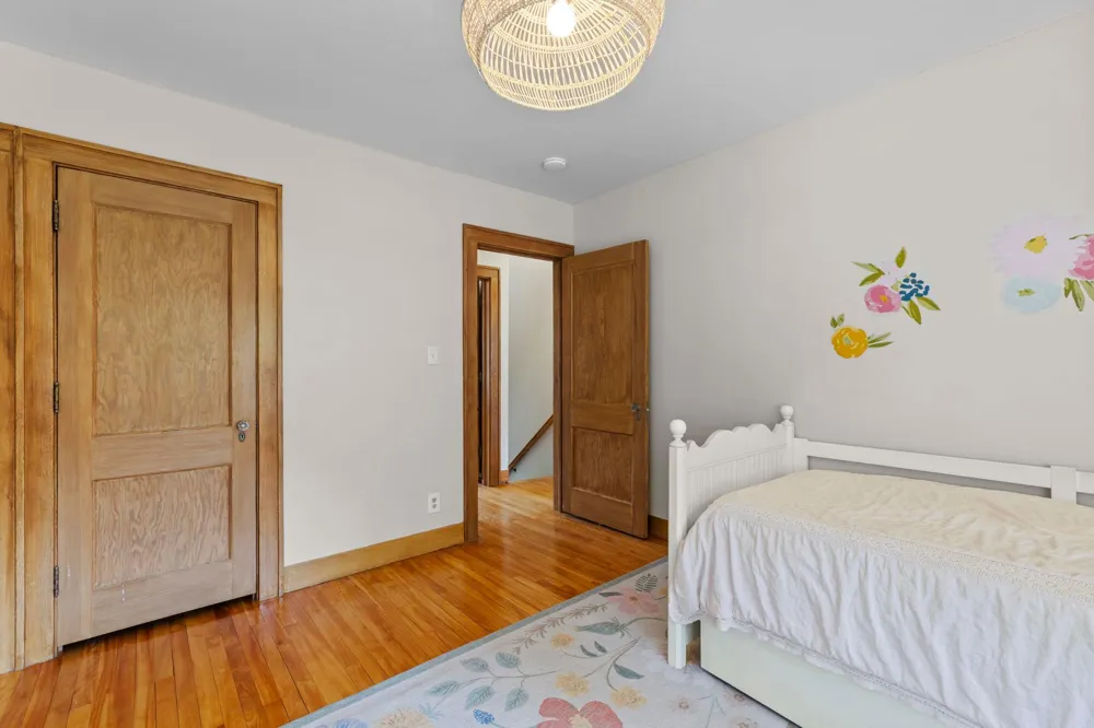 1244 Roselawn Avenue W Roseville, MN 55113