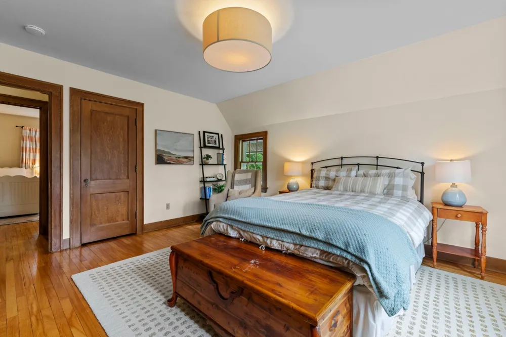 1244 Roselawn Avenue W Roseville, MN 55113