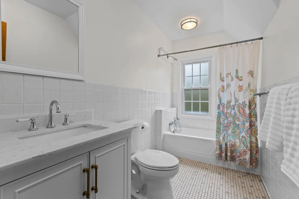 1244 Roselawn Avenue W Roseville, MN 55113