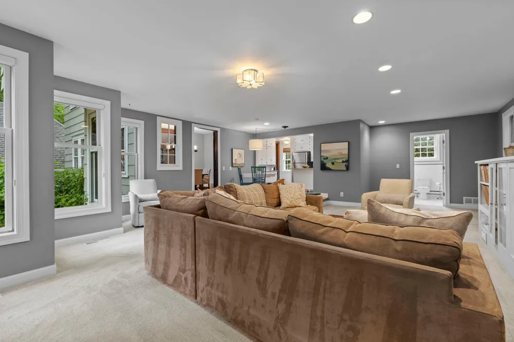 1244 Roselawn Avenue W Roseville, MN 55113