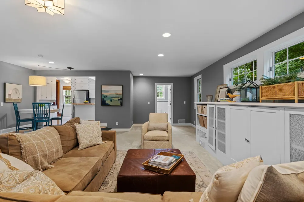 1244 Roselawn Avenue W Roseville, MN 55113