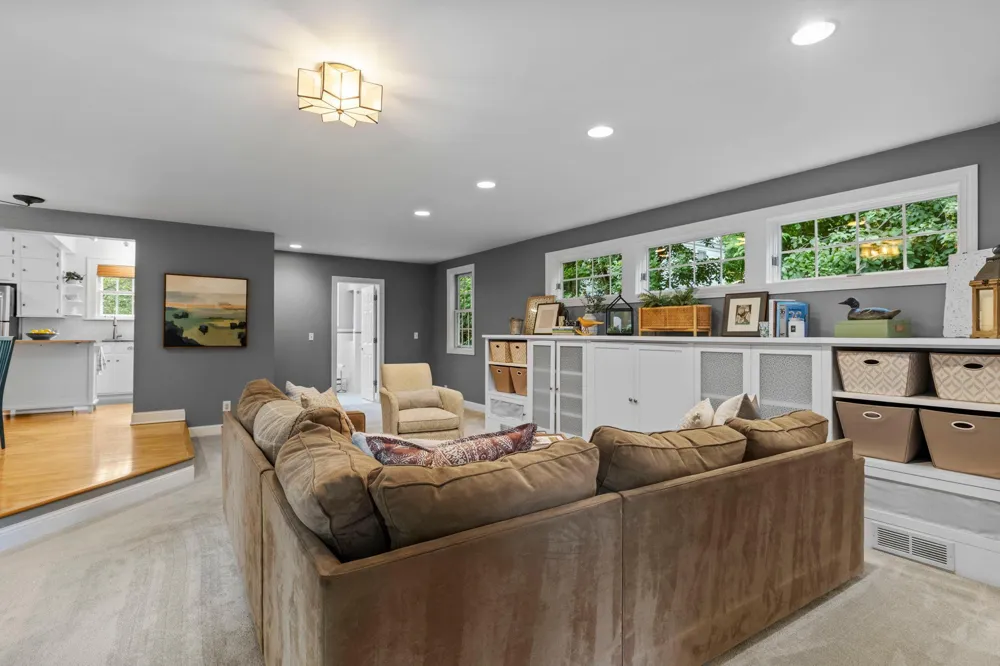 1244 Roselawn Avenue W Roseville, MN 55113