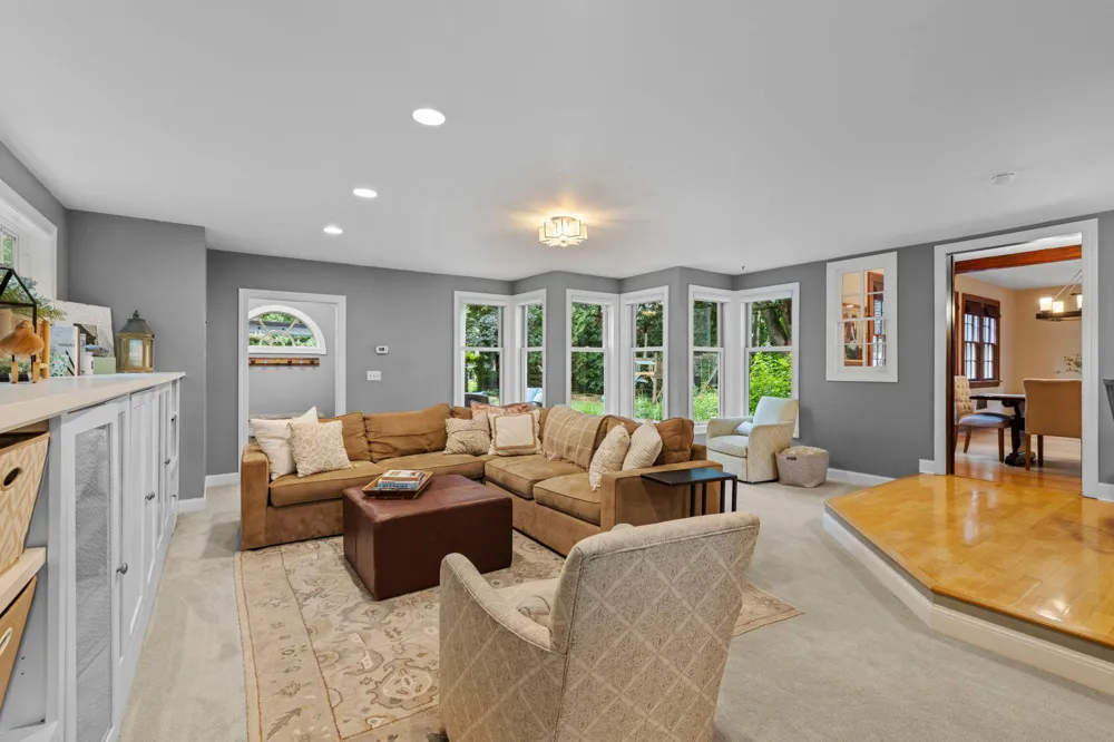 1244 Roselawn Avenue W Roseville, MN 55113