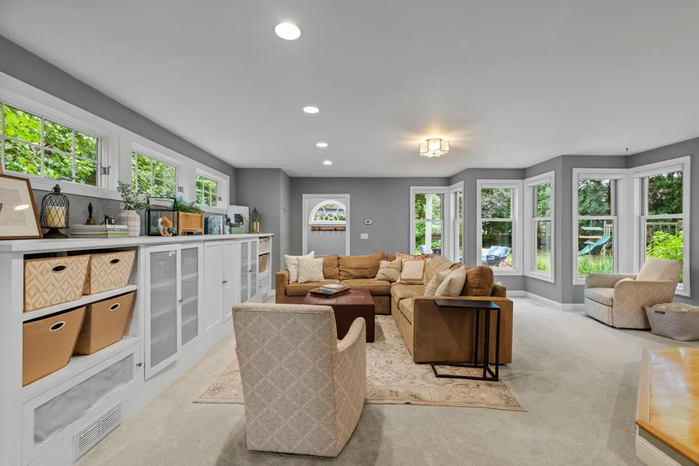 1244 Roselawn Avenue W Roseville, MN 55113