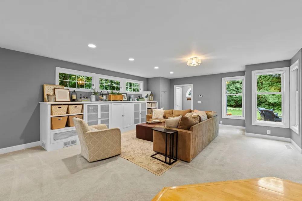 1244 Roselawn Avenue W Roseville, MN 55113