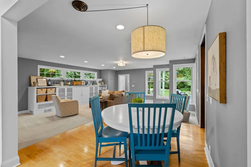 1244 Roselawn Avenue W Roseville, MN 55113