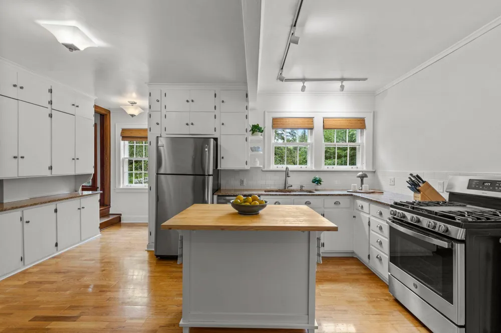 1244 Roselawn Avenue W Roseville, MN 55113