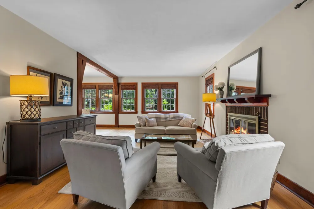 1244 Roselawn Avenue W Roseville, MN 55113