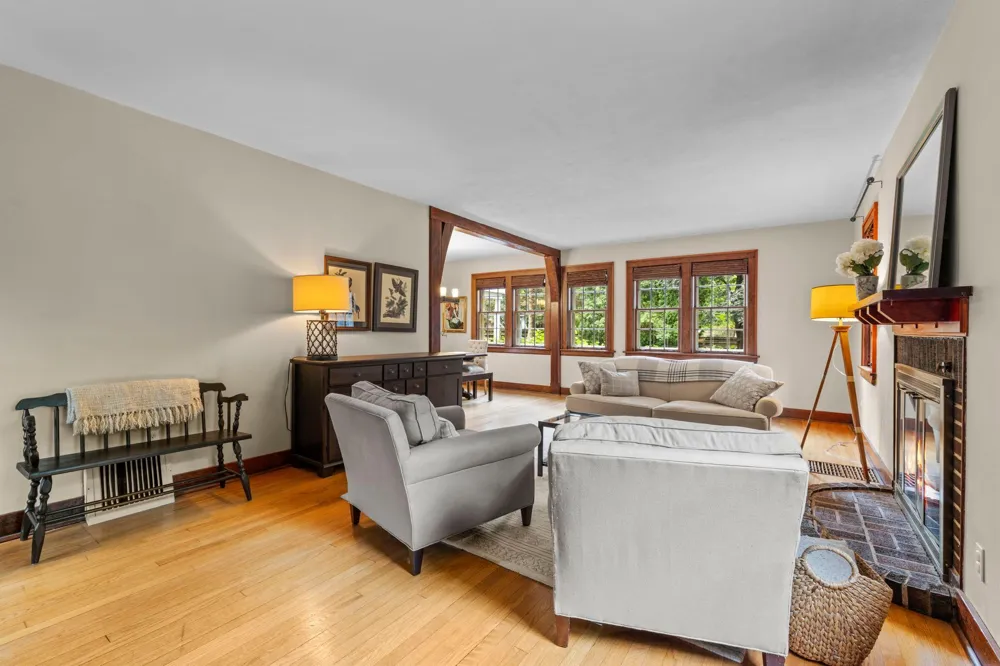 1244 Roselawn Avenue W Roseville, MN 55113
