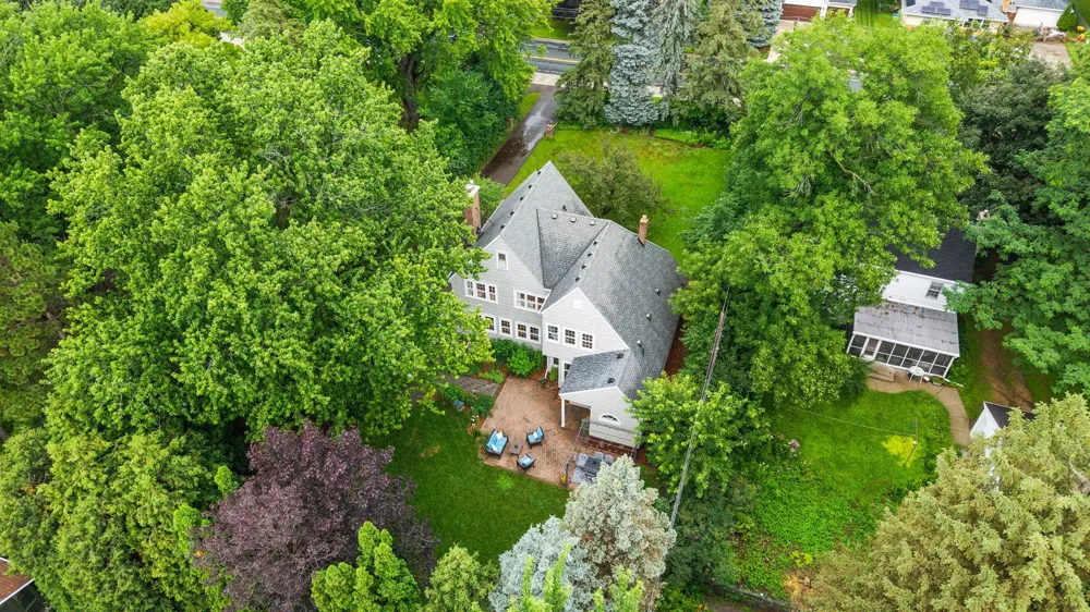 1244 Roselawn Avenue W Roseville, MN 55113