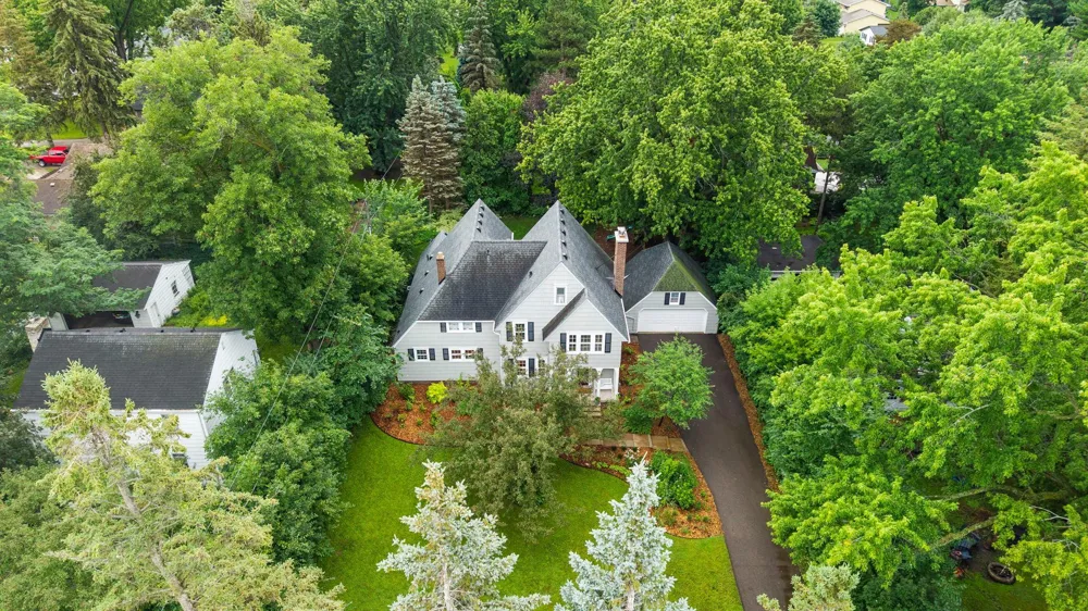 1244 Roselawn Avenue W Roseville, MN 55113