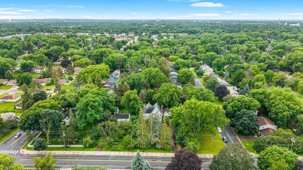 1244 Roselawn Avenue W Roseville, MN 55113