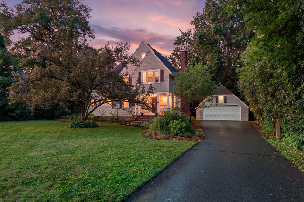 1244 Roselawn Avenue W Roseville, MN 55113