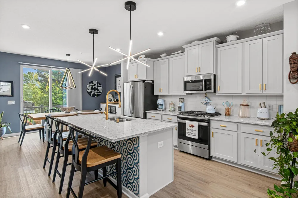6633 Jody Avenue S Cottage Grove, MN 55016