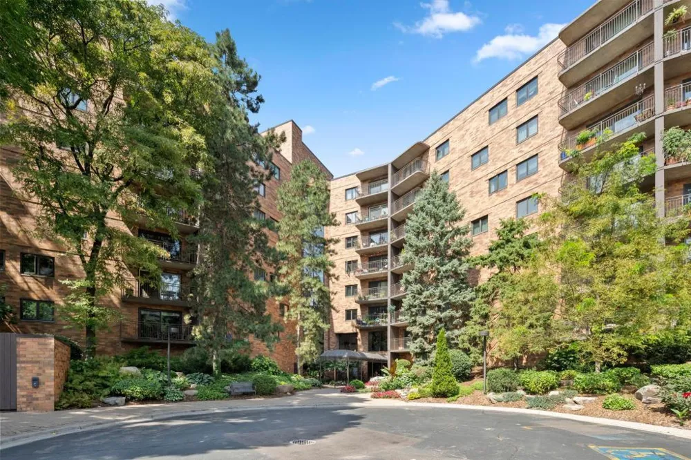 210 W Grant St #607 Minneapolis, MN 55403