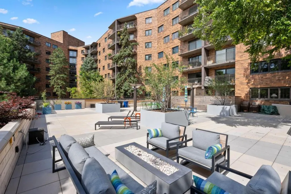 210 W Grant St #607 Minneapolis, MN 55403