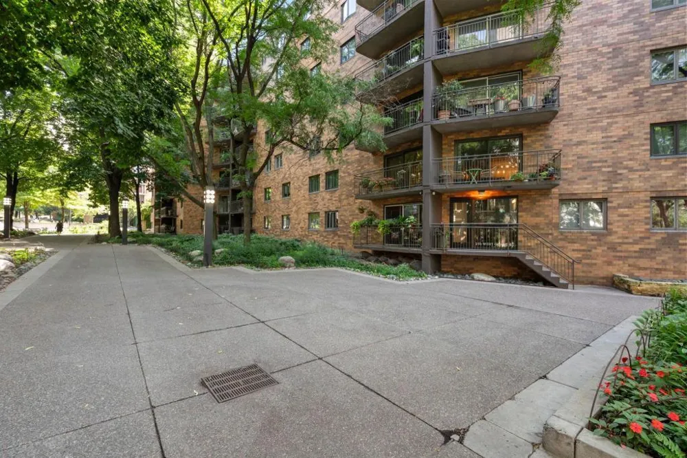 210 W Grant St #607 Minneapolis, MN 55403
