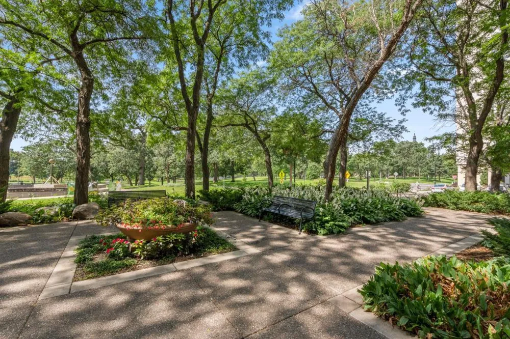 210 W Grant St #607 Minneapolis, MN 55403