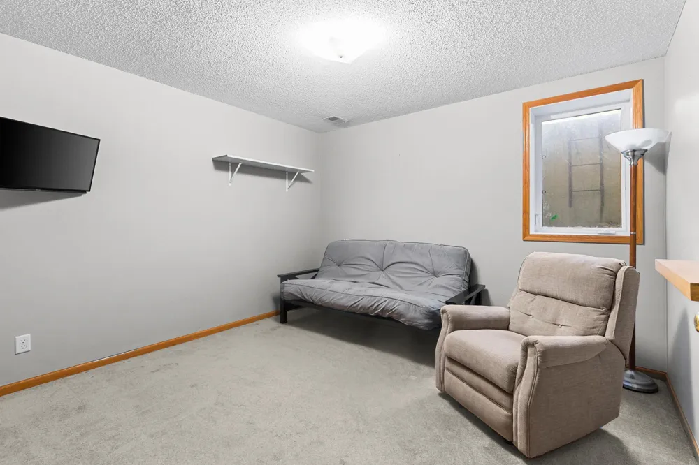 379 Wheelock Parkway E Saint Paul, MN 55130