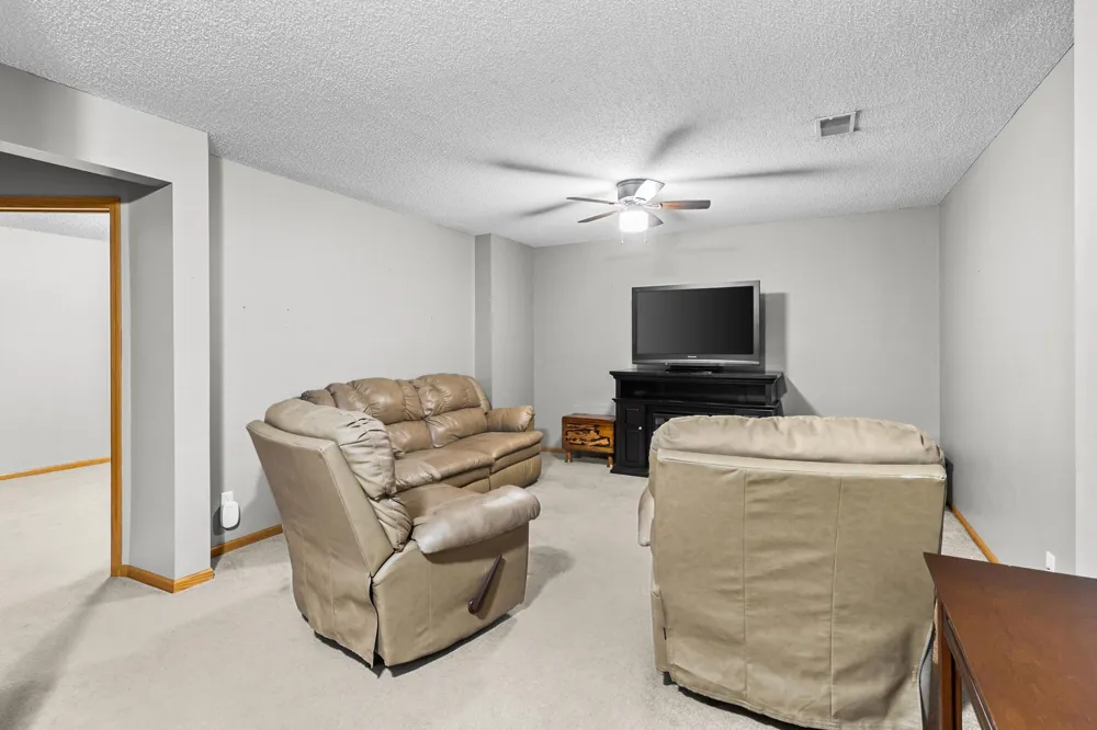 379 Wheelock Parkway E Saint Paul, MN 55130