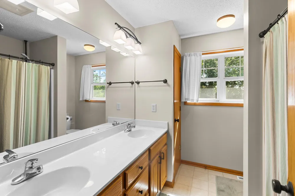 379 Wheelock Parkway E Saint Paul, MN 55130