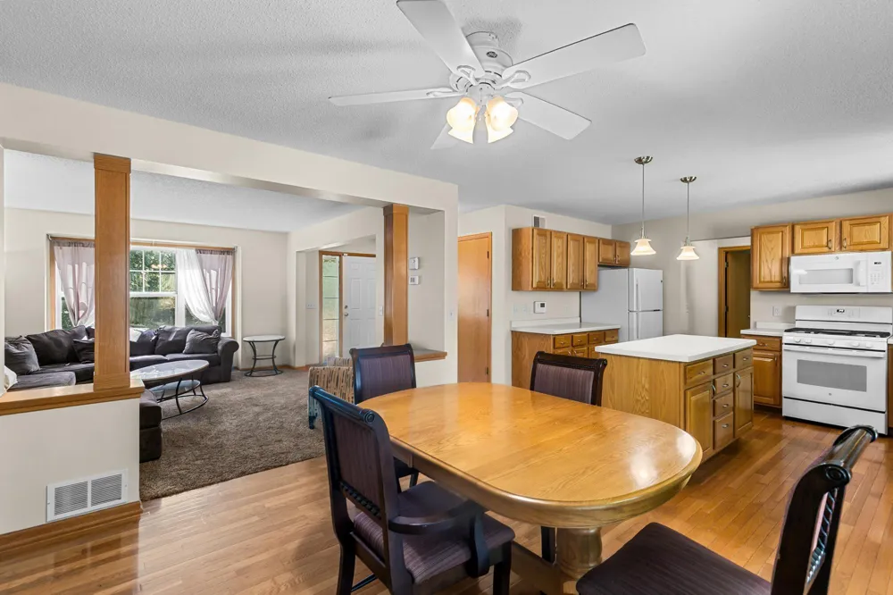 379 Wheelock Parkway E Saint Paul, MN 55130