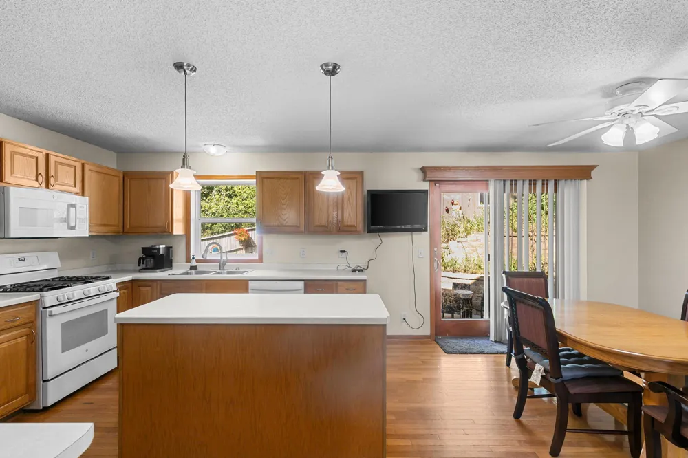 379 Wheelock Parkway E Saint Paul, MN 55130