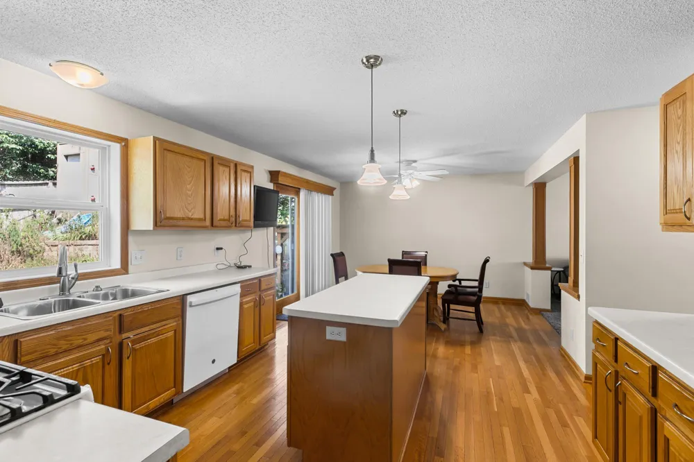 379 Wheelock Parkway E Saint Paul, MN 55130