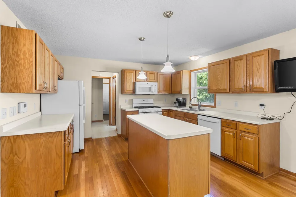 379 Wheelock Parkway E Saint Paul, MN 55130