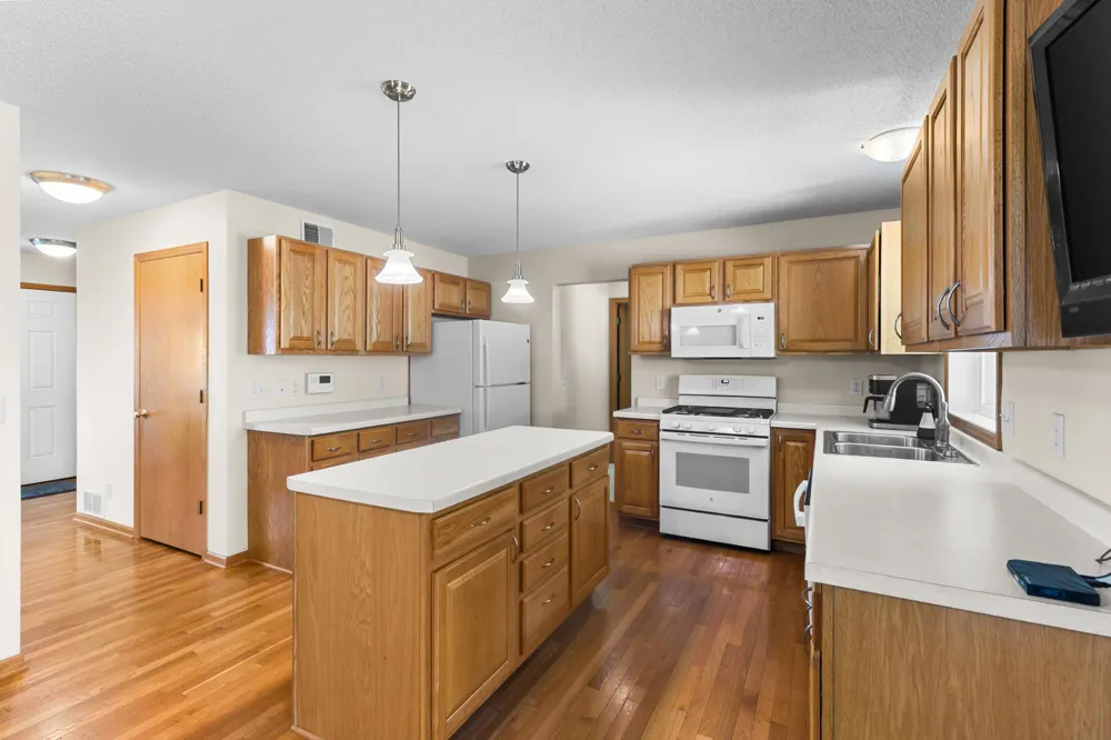 379 Wheelock Parkway E Saint Paul, MN 55130