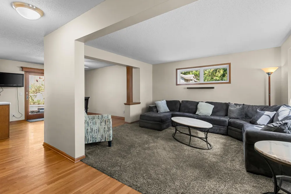 379 Wheelock Parkway E Saint Paul, MN 55130