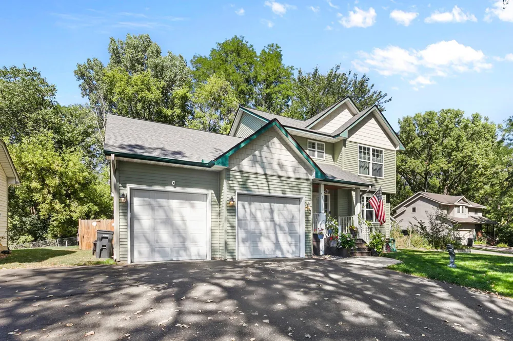 379 Wheelock Parkway E Saint Paul, MN 55130