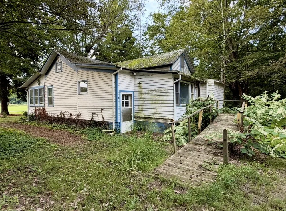 3384 Riverside Road Benton Harbor, MI 49022