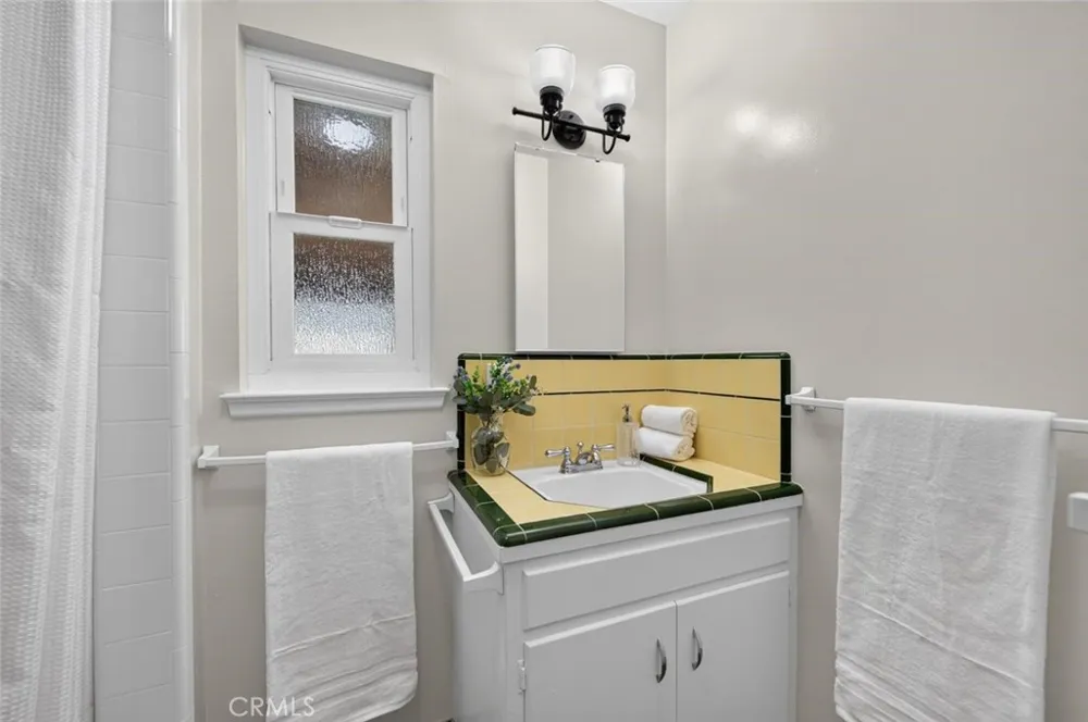 75 W Sierra Clovis, CA 93612