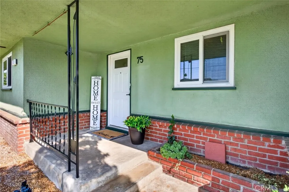75 W Sierra Clovis, CA 93612